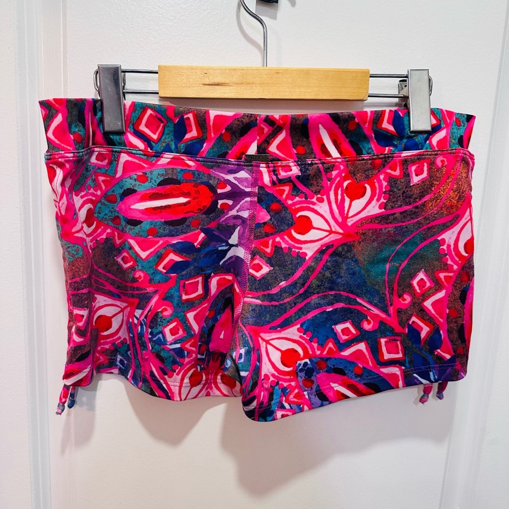 Mika Yoga Wear Vibrant Multicolor Shorts - Picture 3 of 5